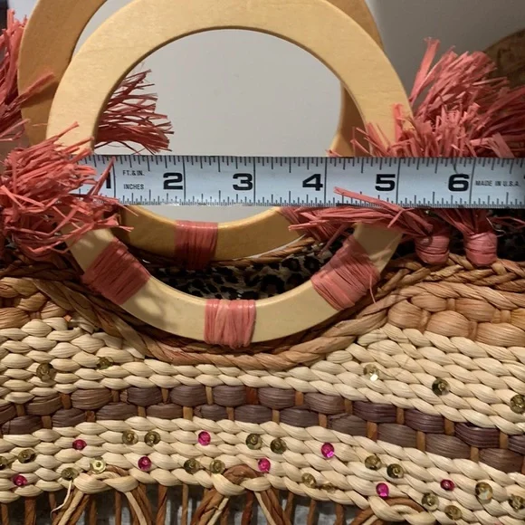 Sondra Roberts Coral Straw Woven Wood Ring Handle Beach Bag with Fringes - Picture 14 of 16